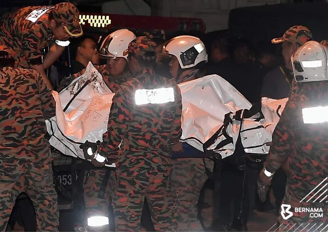 尸首深埋地底1.52公尺  坠机事故2死者今早解剖