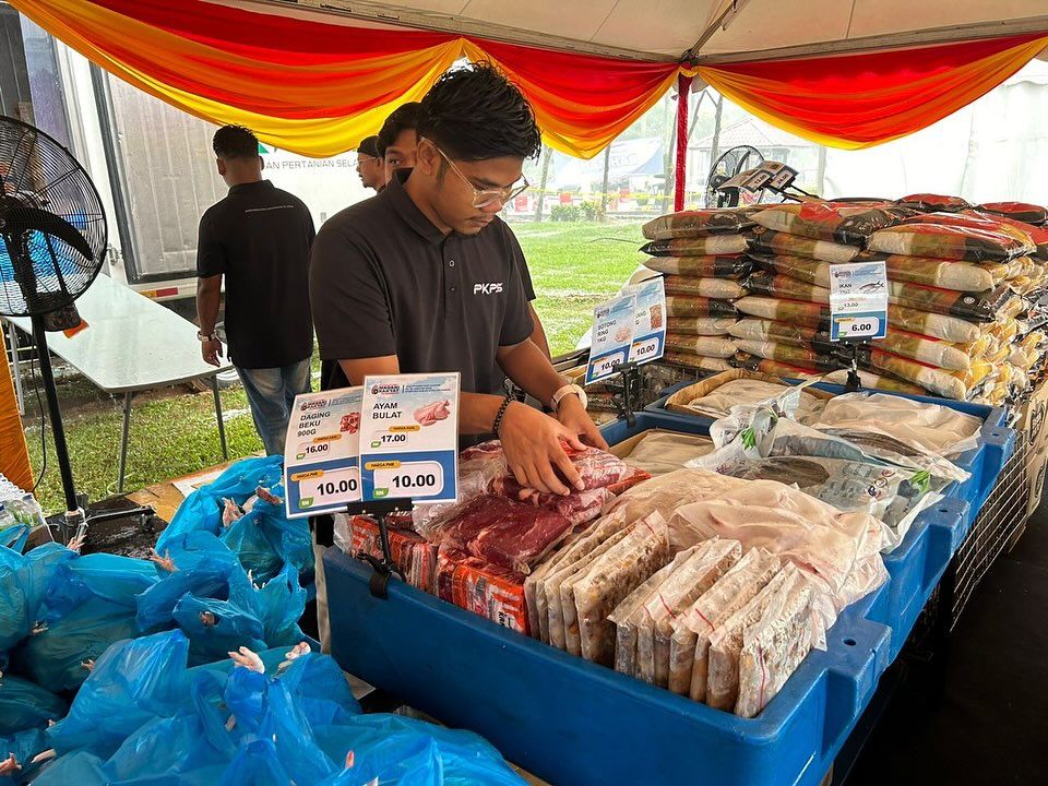 慈悯市集今来到中区昌明活动  1700包1公斤食用油供采购