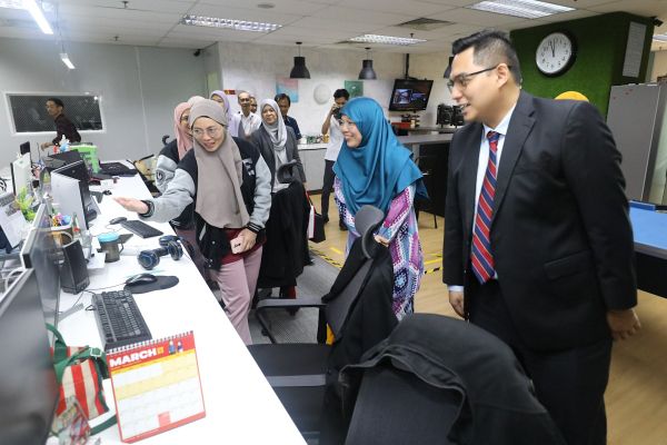 மீடியா சிலாங்கூர் அலுவலகத்திற்குப் பெண்கள் மற்றும் சமூக நலன் ஆட்சிக்குழு உறுப்பினர் வருகை