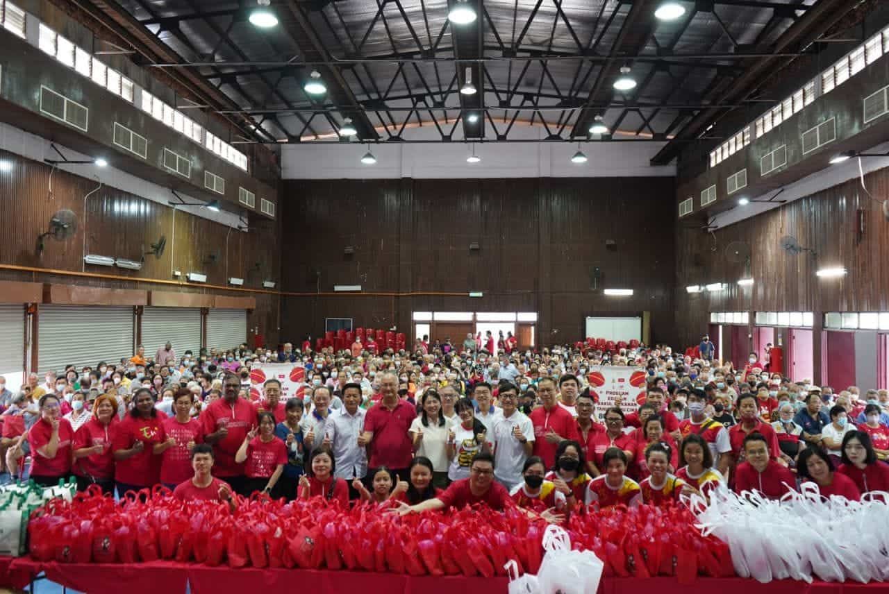 王诗棋沙登区派800公斤猪肉