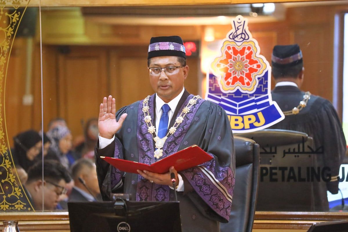 矢解决民生问题.提升竞争力   莫哈末查理宣誓任灵市市长