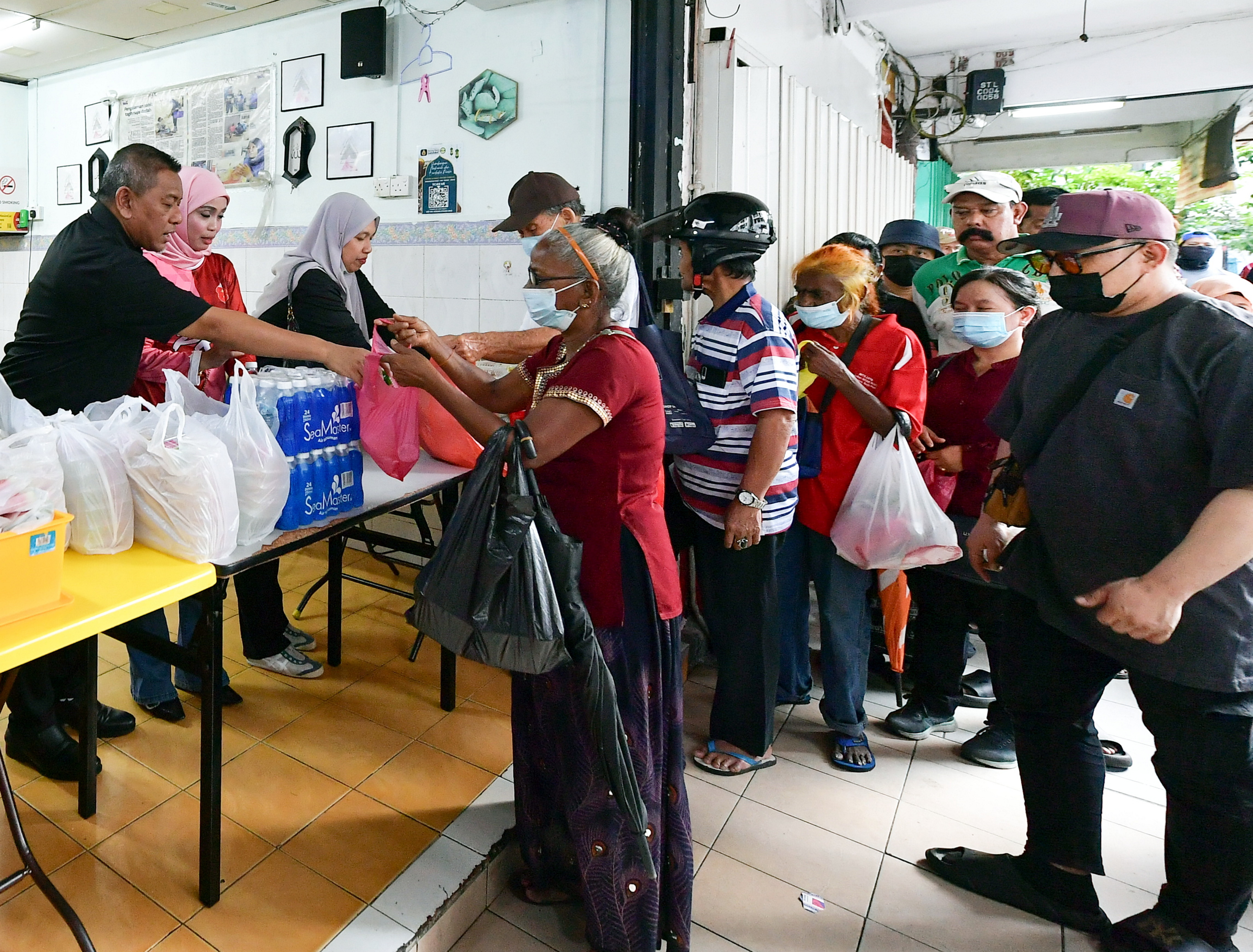 PKNS fetes the homeless as part of Ramadan Kasih programme
