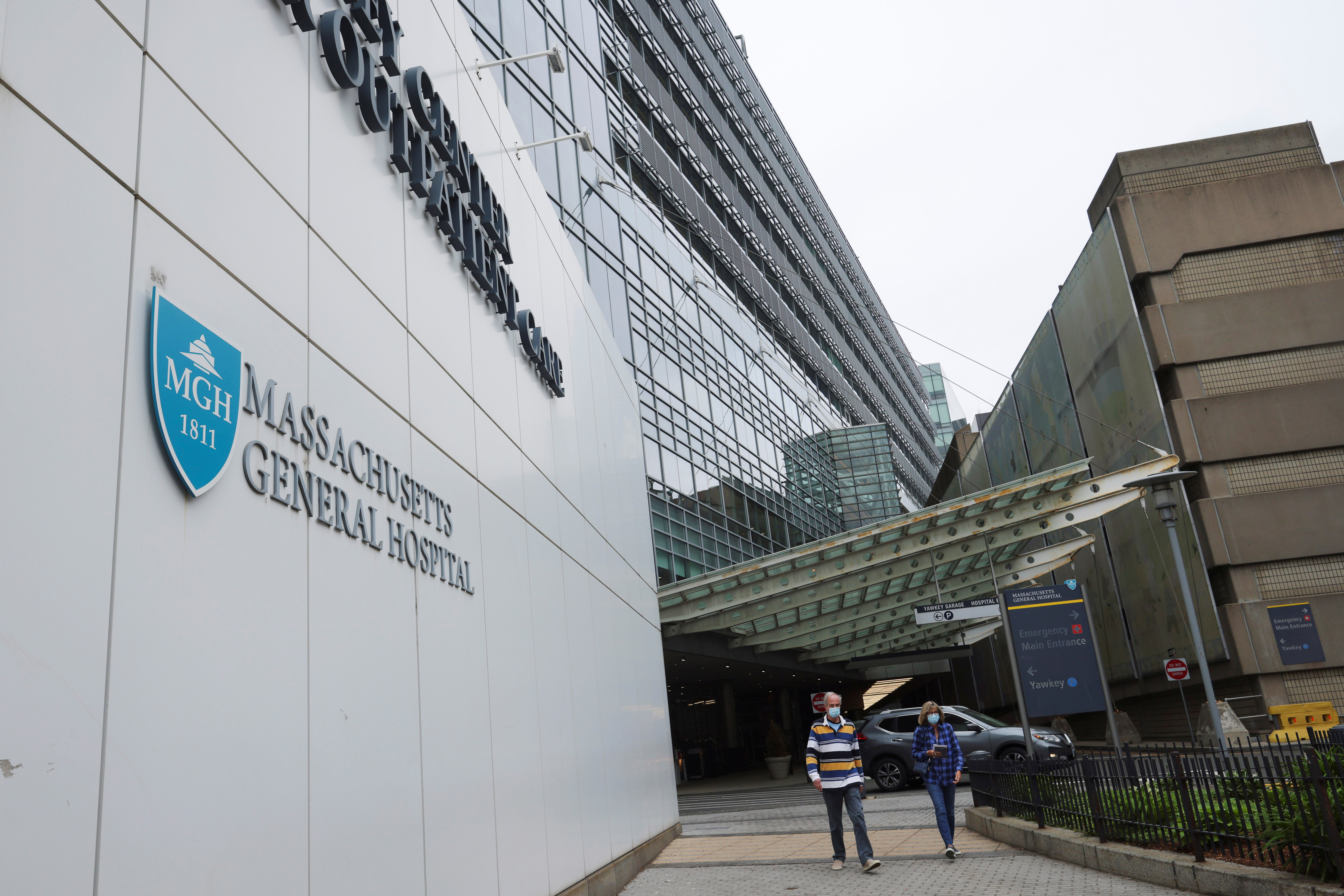US surgeons perform first pig-to-human kidney transplant