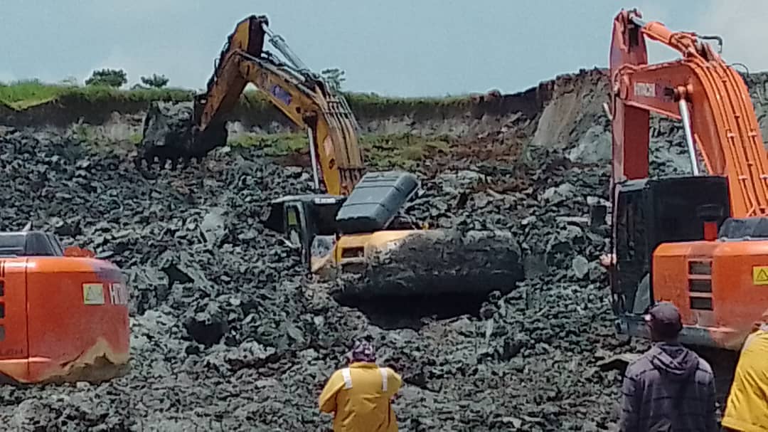 Pemandu jengkaut maut tertimbus tanah runtuh di kawasan lombong