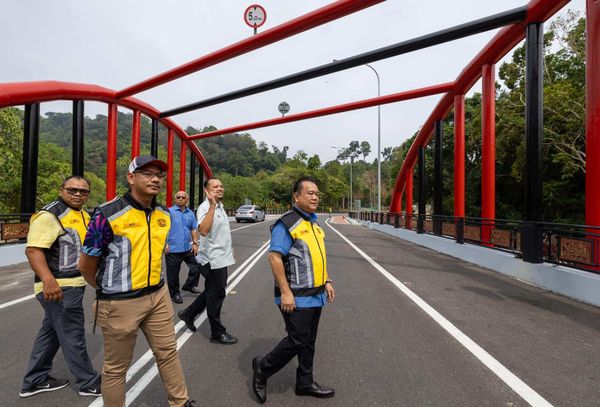 浮罗交怡景点东方村跨河桥明日开通