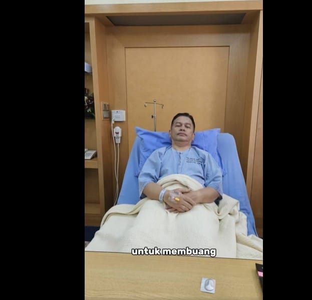 宗教部长进行切除唾液腺结石小手术