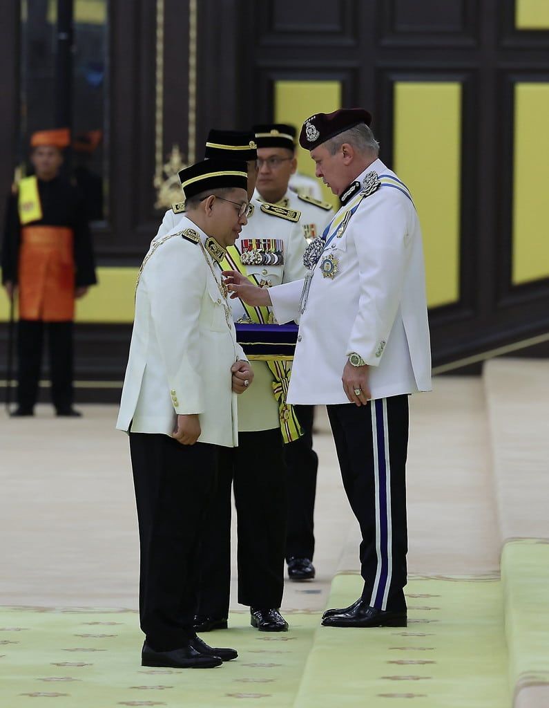 直辖区日：元首册封33名有功人士  隆市长受封拿督斯里