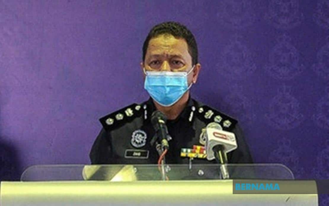 இரண்டு இடைநிலைப் பள்ளி மாணவர்களைத் தாக்கிய நான்கு பேர் கைது