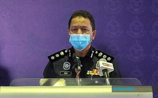 இரண்டு இடைநிலைப் பள்ளி மாணவர்களைத் தாக்கிய நான்கு பேர் கைது