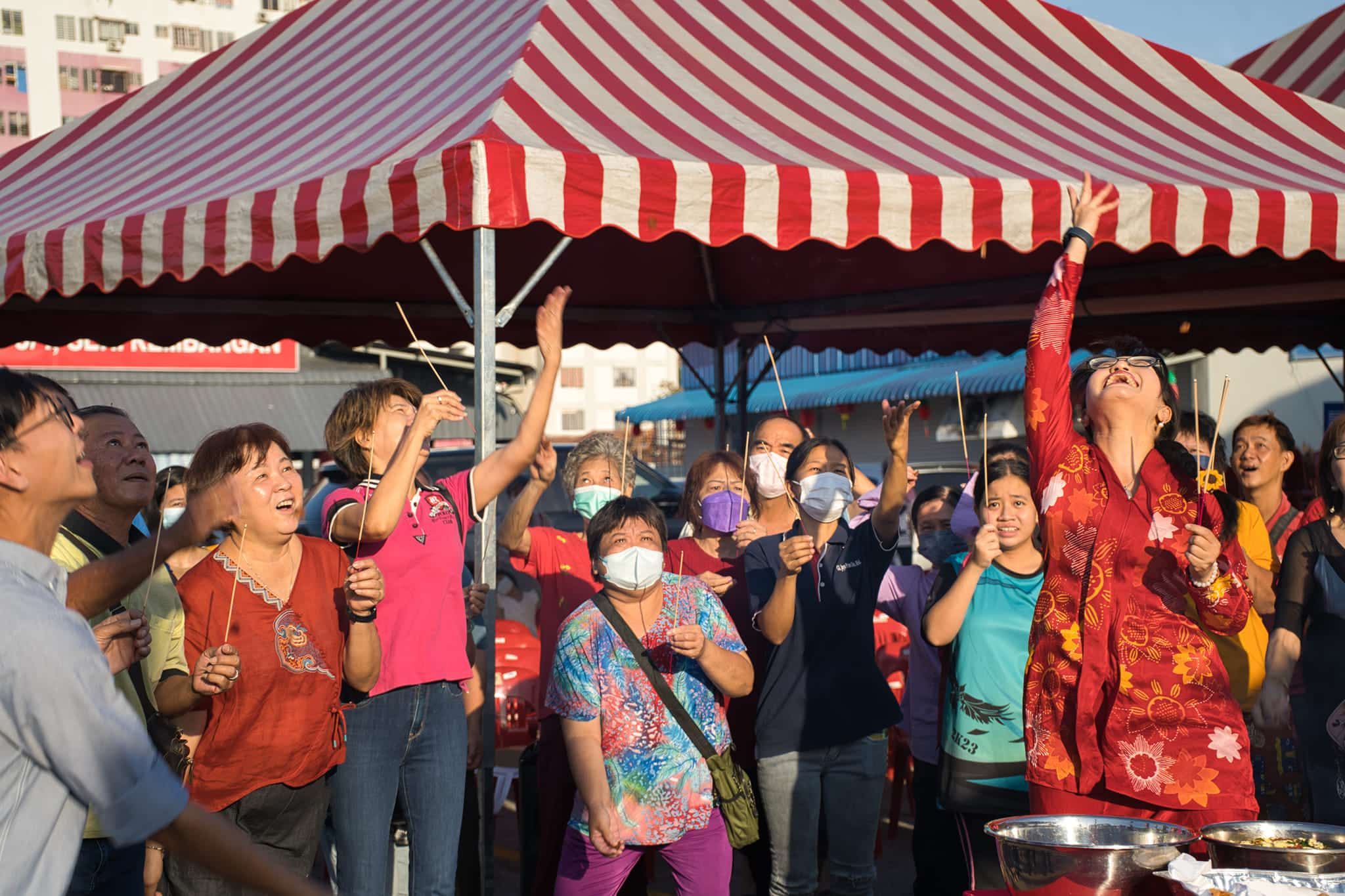 杨美盈王诗棋率百人  补天穿拜祭女娲娘娘