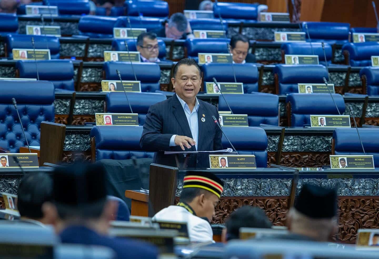 南达明率团赴狮城出席会议