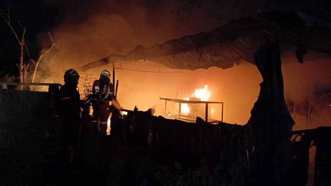 赛城一住家夜间失火 男子全身被烧伤80%获救