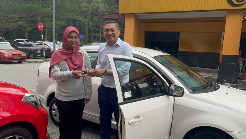 黄思汉携手Carsome送暖 赠单亲妈妈轿车自立养家糊口