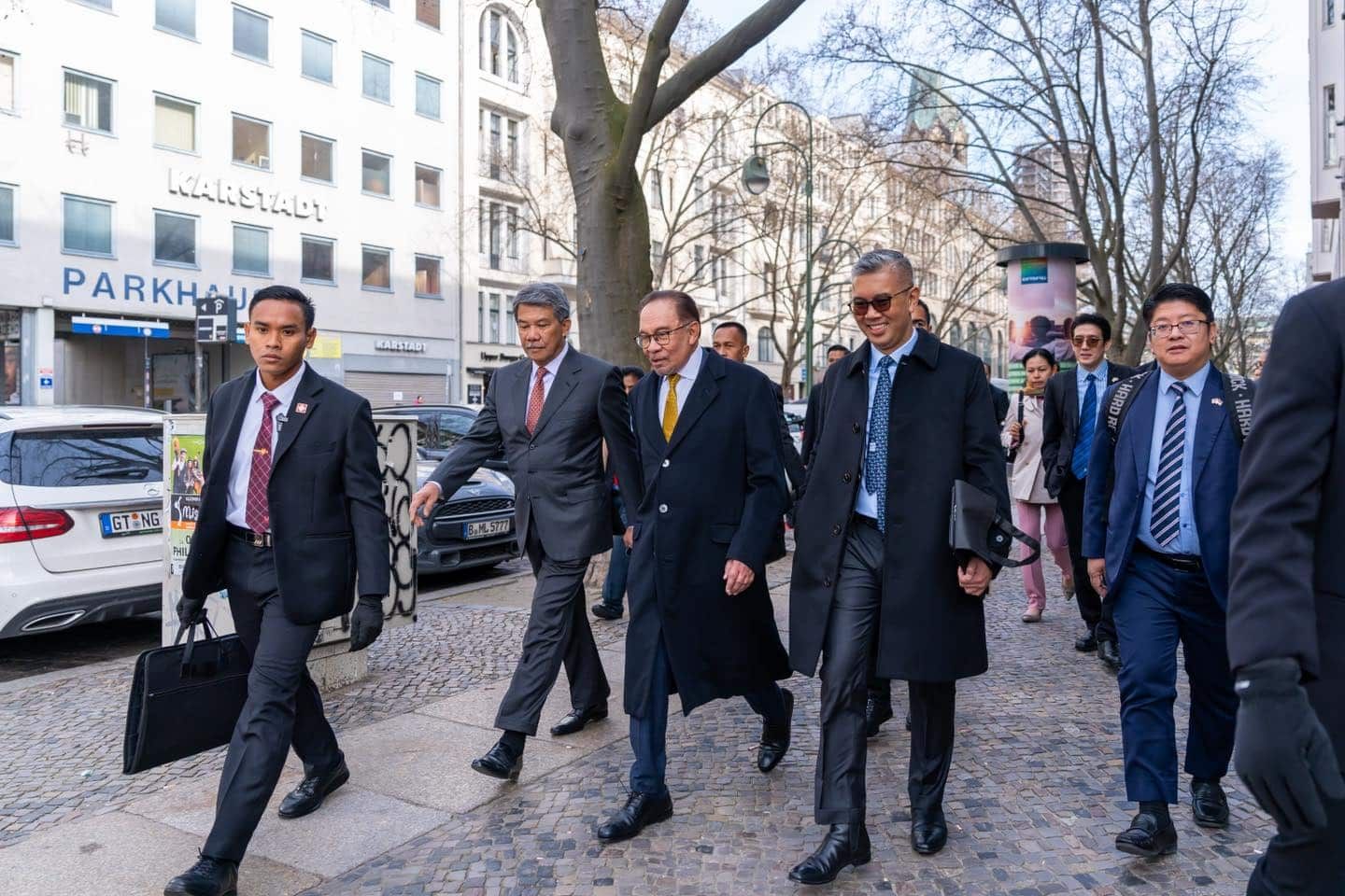 安华与德国智库团体进行讨论会