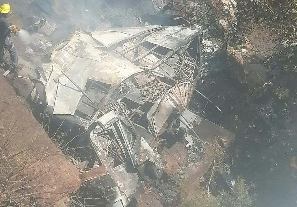 தென்னாப்பிரிக்காவில் பஸ் விபத்து - 45 ஈஸ்டர் யாத்ரீகர்கள் பலி