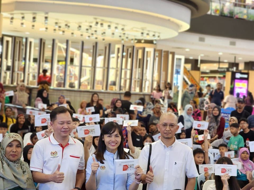 记者道德守则强调良好公正新闻报道 张念群：仅更新内容没限制新闻自由