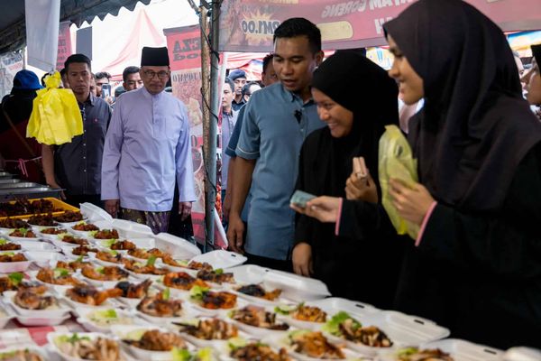 首相:中介收高租金 导致斋戒月市集物价上涨