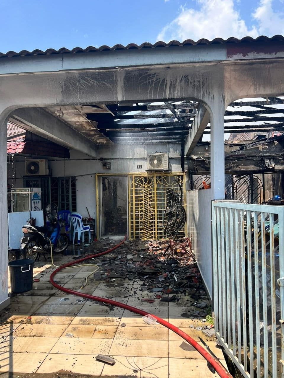 巴生3排屋昨午失火 烧毁5%至80%