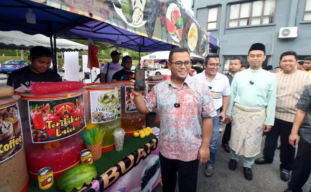 走访万宜新镇3区斋戒市集  阿米鲁丁派500张电子固本