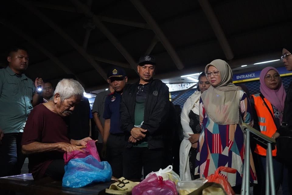 首都集中3地点捐斋戒月物资予街友 扎丽哈：控制食物素质维持干净