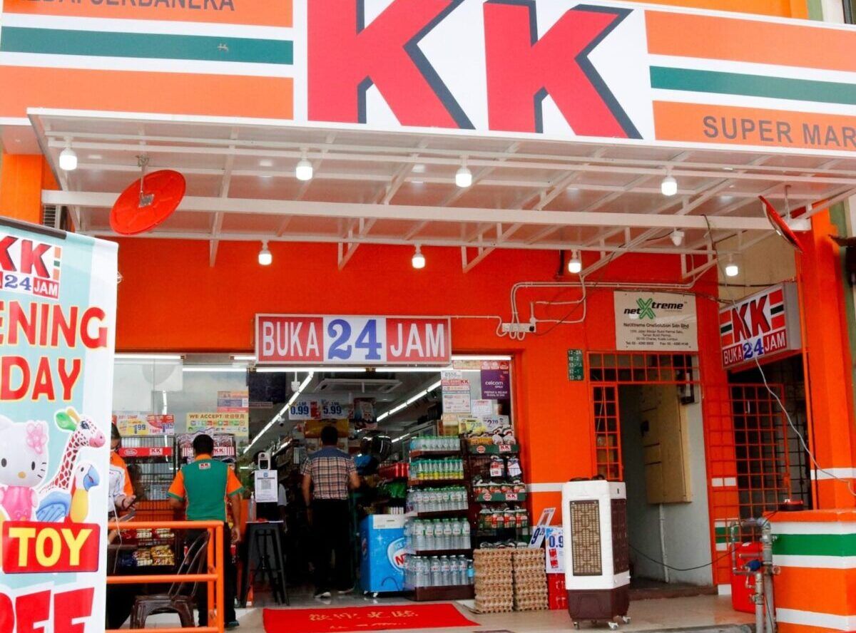 சர்ச்சைக்குரிய காலுறை விநியோகிப்பாளருக்கு எதிராக கே.கே. சூப்பர்மார்ட் வழக்கு