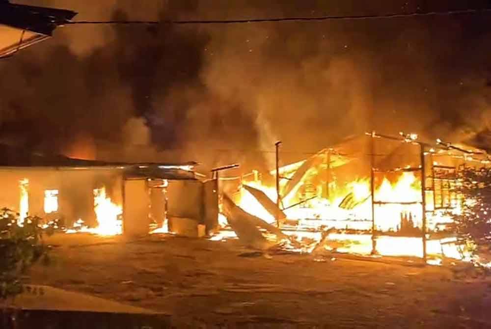 Adik melecur rumah terbakar, abang maut terjatuh ketika selamat diri