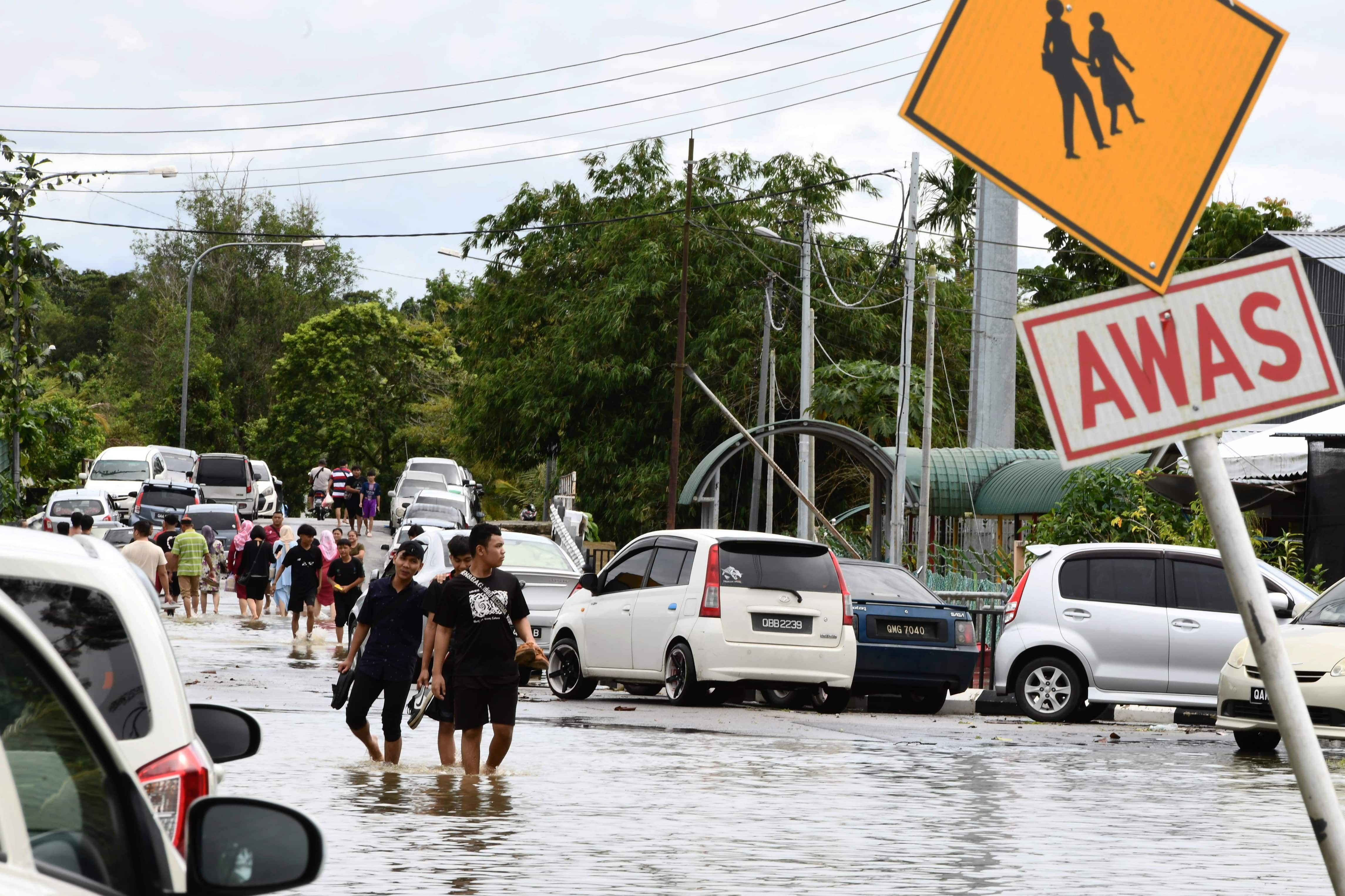Mangsa banjir di Sarawak meningkat lebih 1,000 orang malam ini