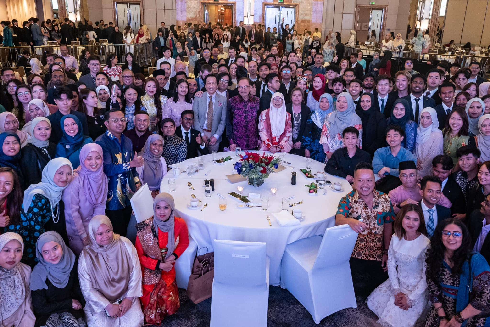 安华：令吉表现未影响投资者信心  政府允公服局保送学生留澳取经