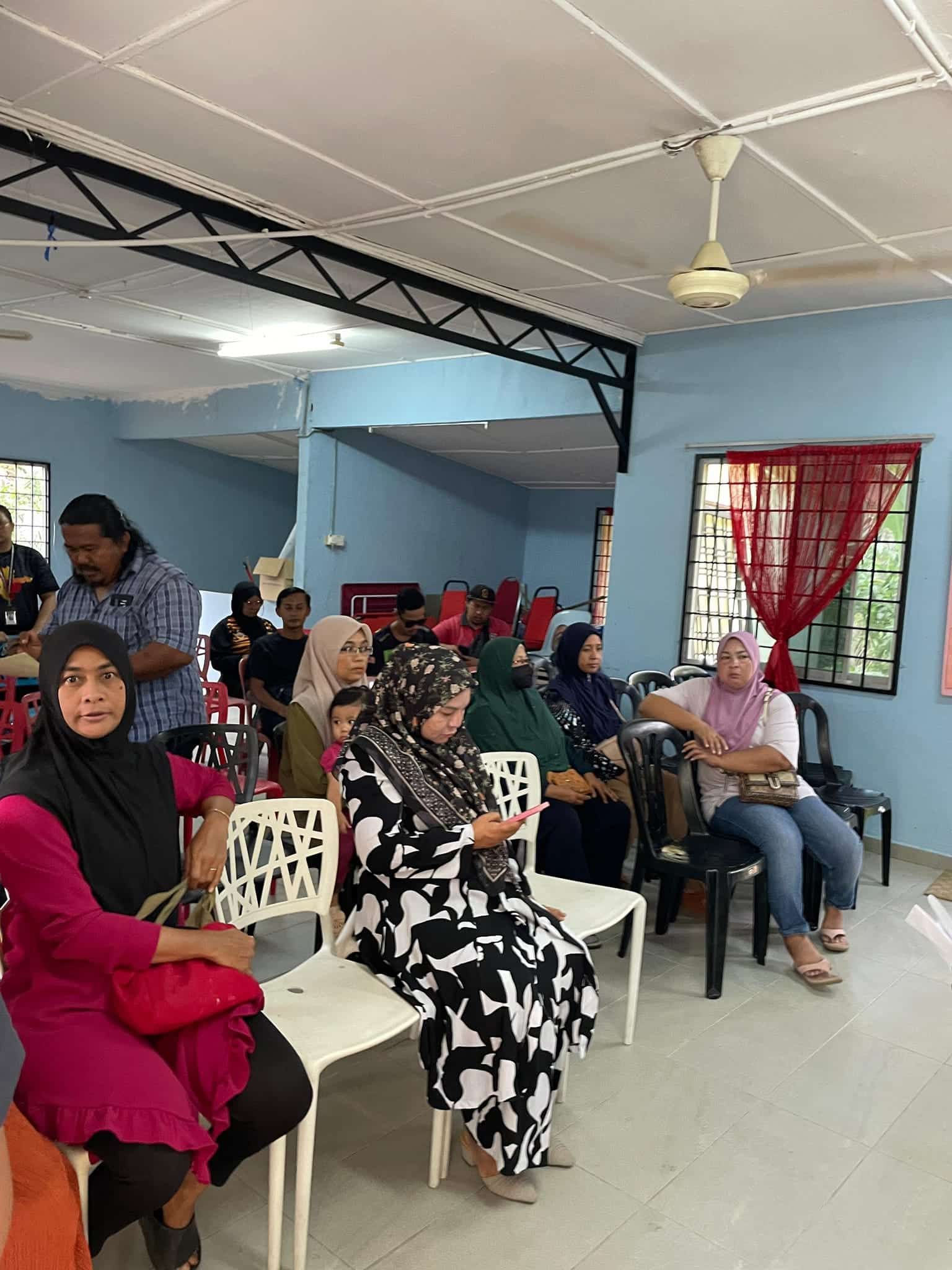 DUN Batang Kali taja tapak 18 peniaga bazar Kampung Sungai Buaya