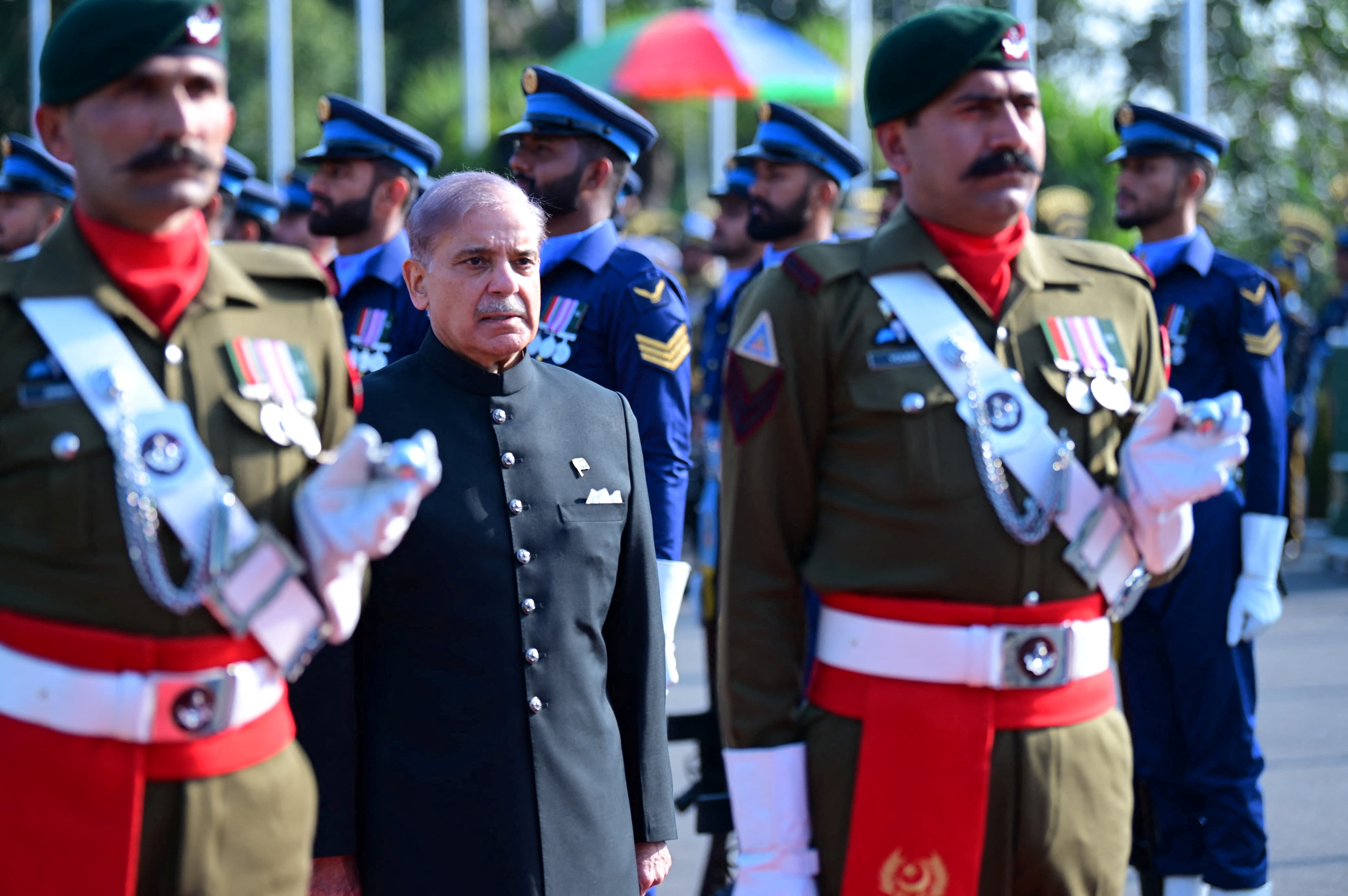 New premier Shehbaz invites Anwar to Pakistan