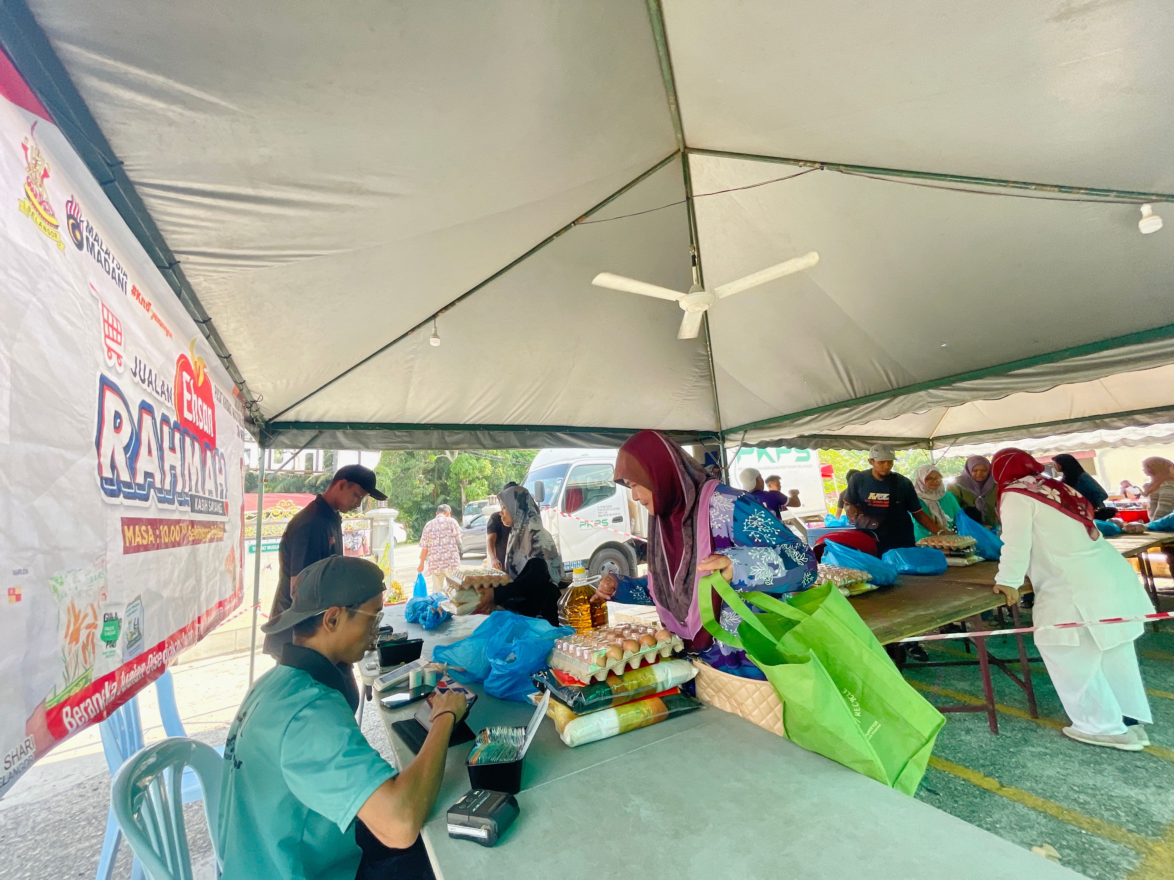 Kunjungi jualan murah 10 kali, pesara akui jimat belanja, barangan segar