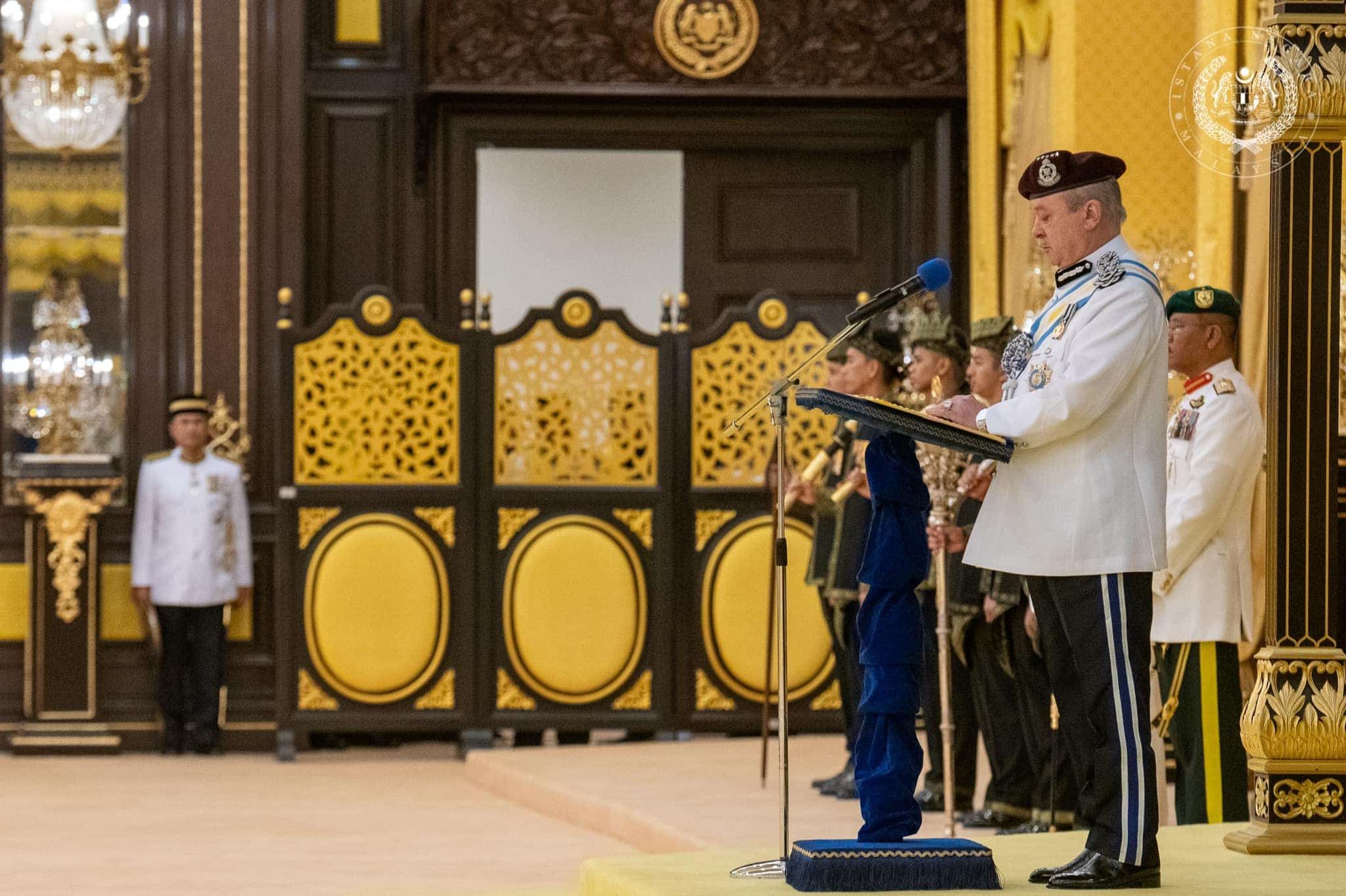 非供人朝拜的偶像   元首两周后开启治理
