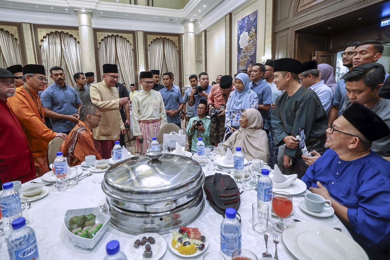 Anwar: Wartawan berperanan penting beri ulasan, angkat martabat negara