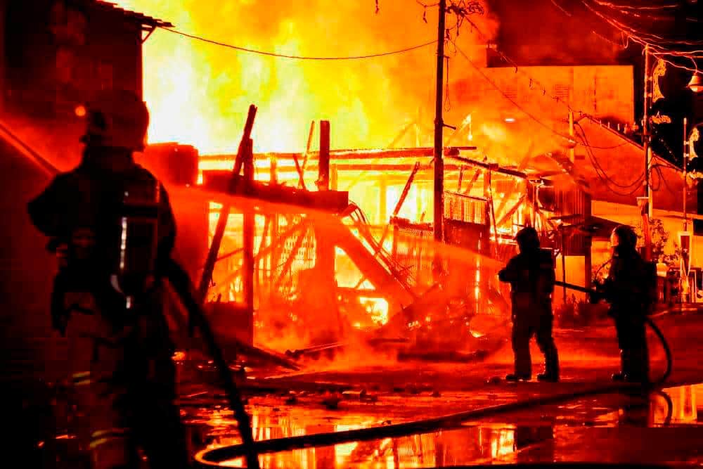 Kampung India residents flee to main road to escape fire