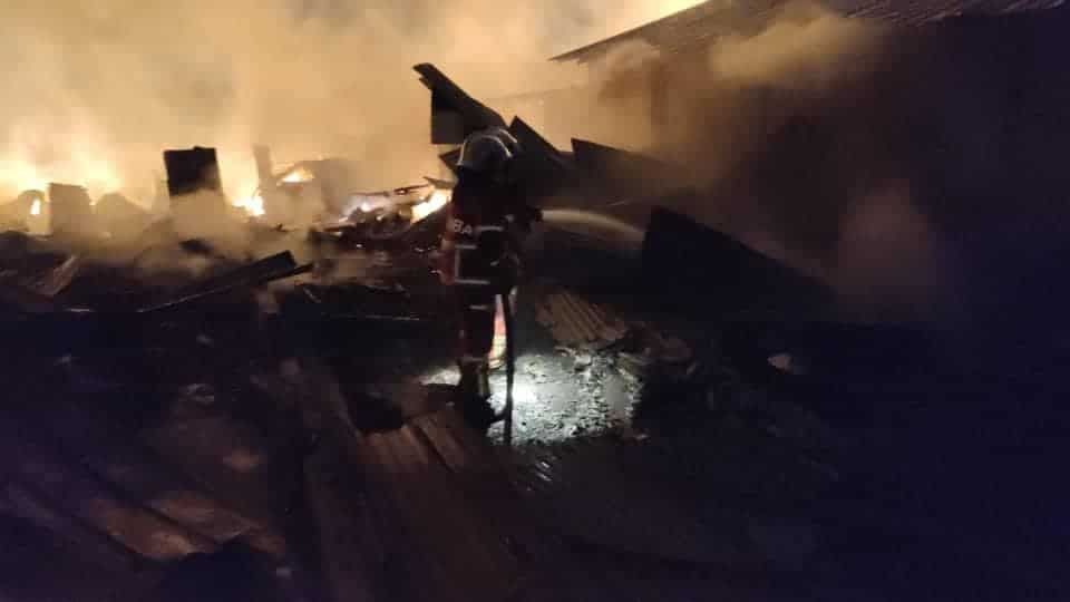 木屋失火快速蔓延15住家 居民来不及收拾逃外保命