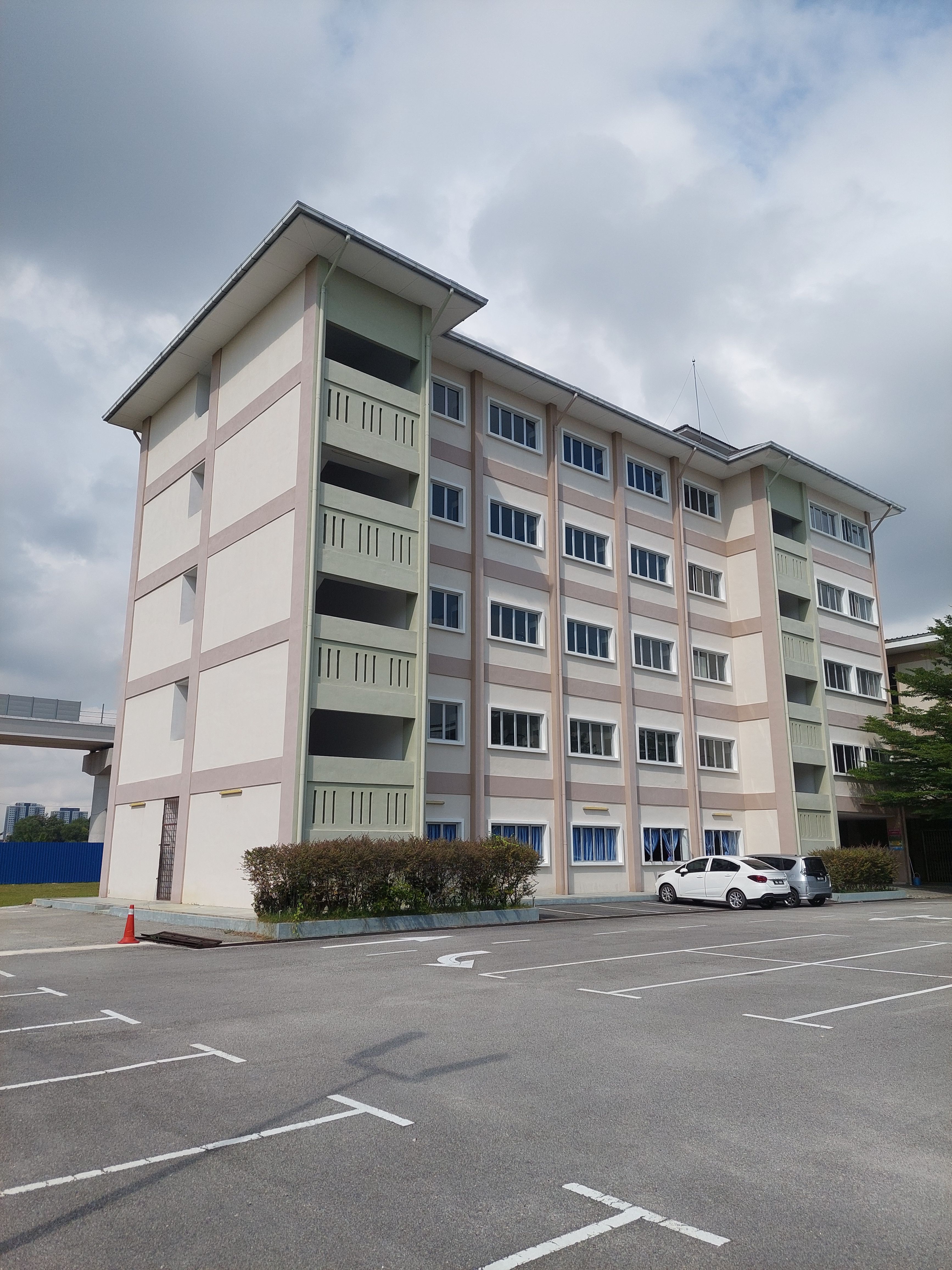 மிட்லண்டஸ் தமிழ்ப்பள்ளி தங்கும் விடுதியில் மாணவர் சேர்ப்பு- விண்ணப்பம் செய்ய பெற்றோர்களுக்கு வேண்டுகோள்