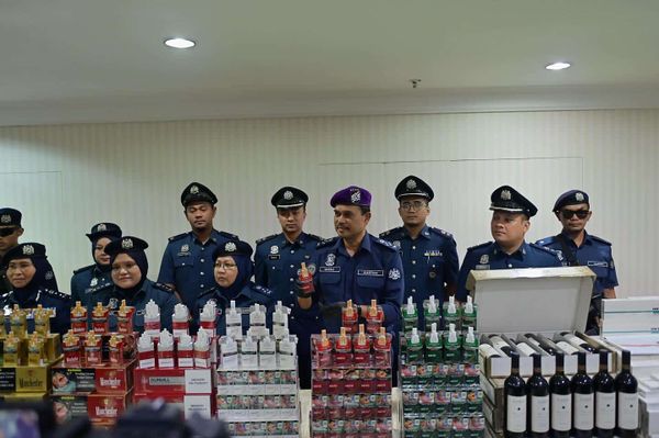 巴生港口起获逾163万走私货 包括化妆品.药物烈酒.冷冻鱼