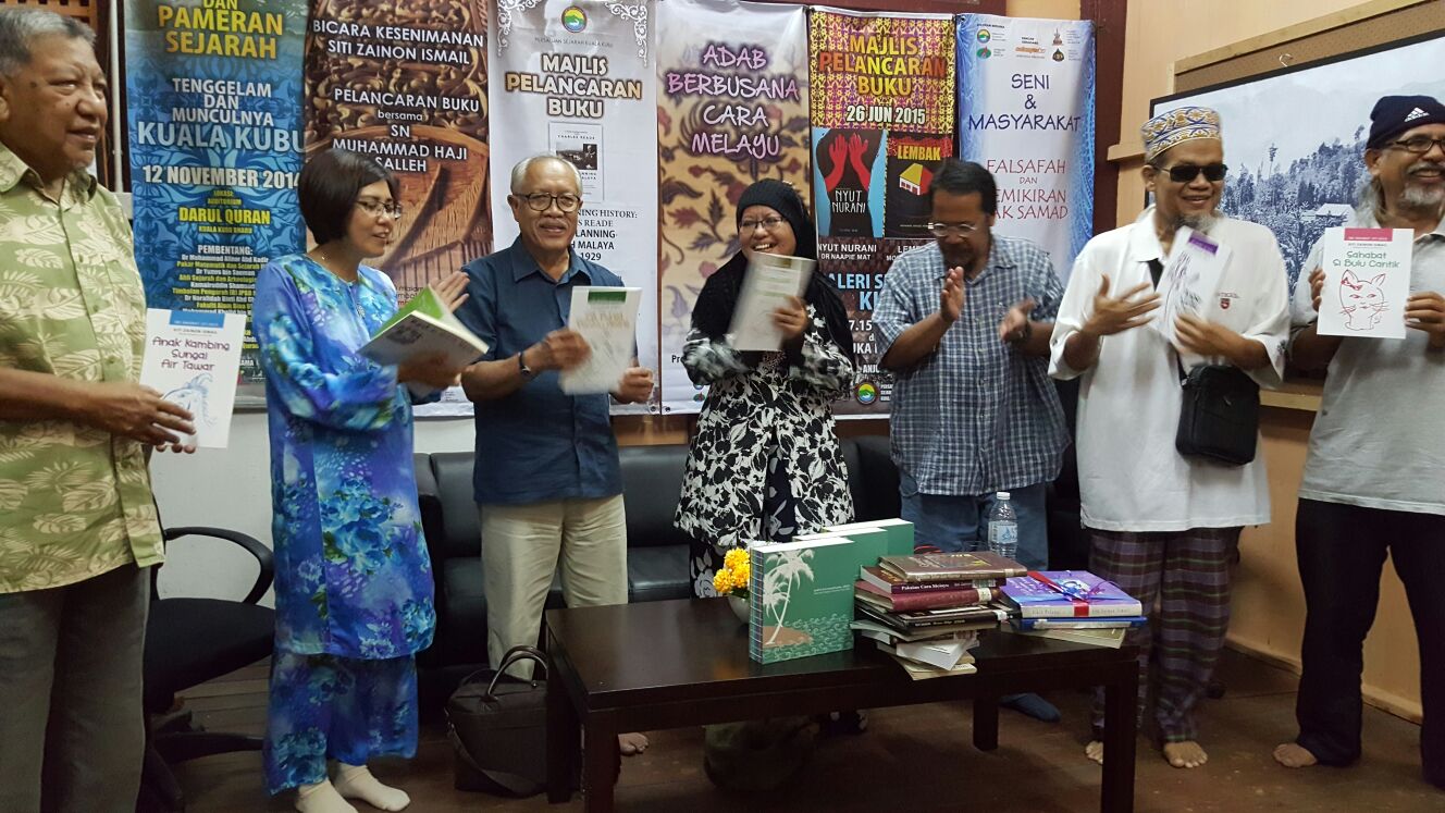 Lee hargai budaya Melayu, sasterawan puji martabat tulisan jawi
