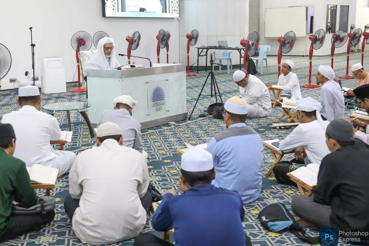 Berasa alim, sombong dengan ilmu dimiliki antara tanda jahil