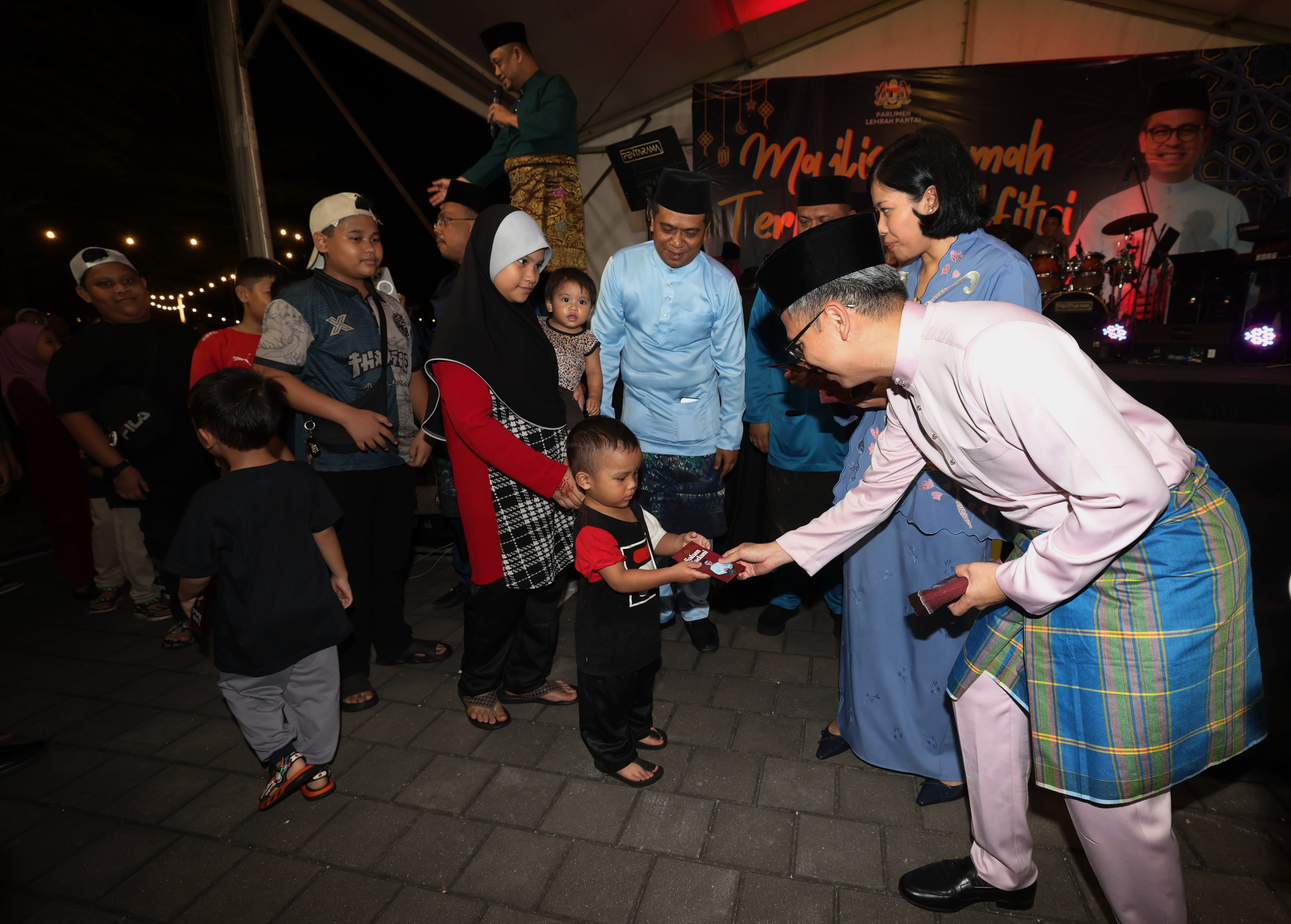 Children under 13 cannot own socmed accounts: Fahmi