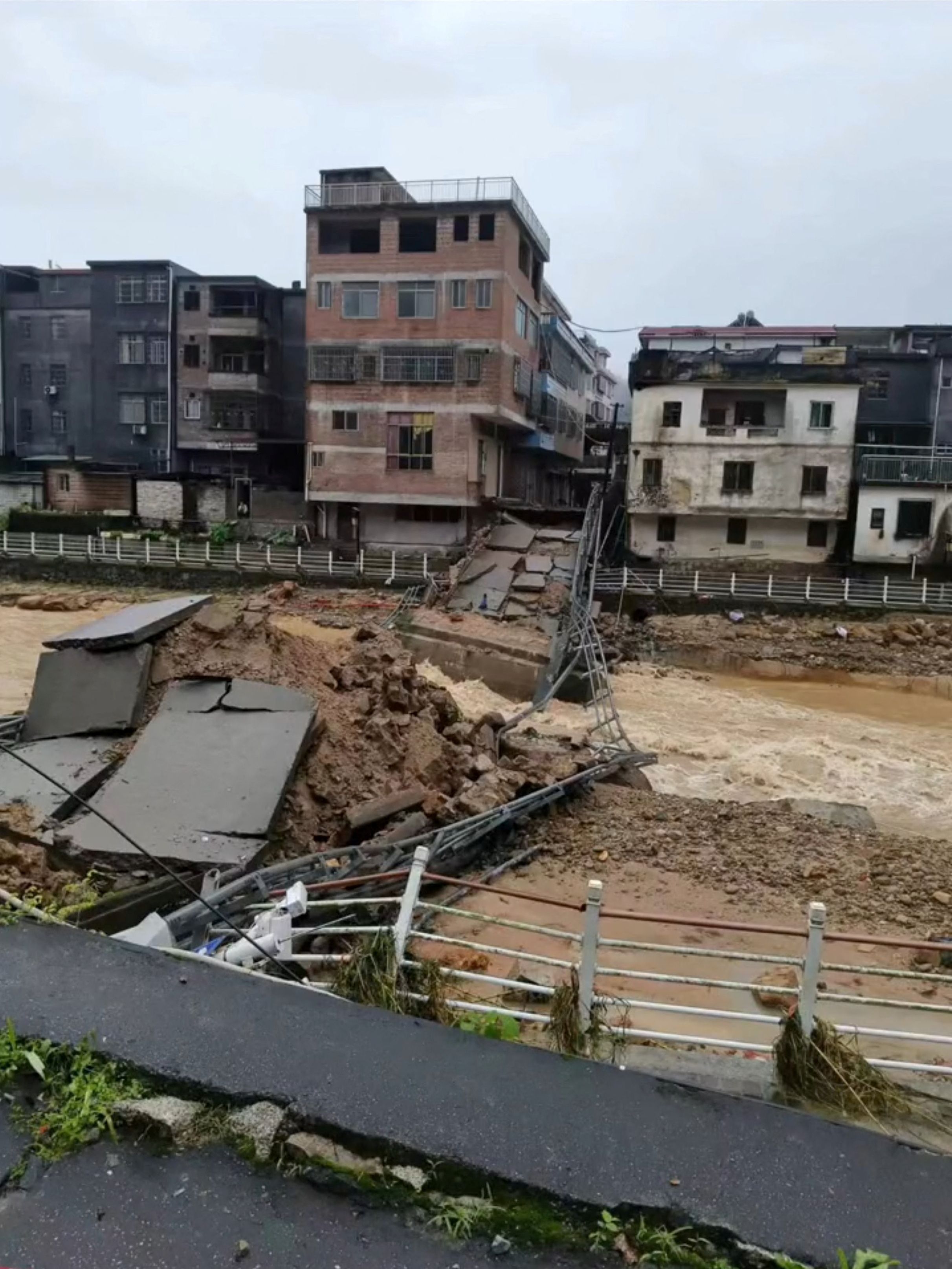 Rescuers race to those trapped by unseasonal floods in China's Guangdong