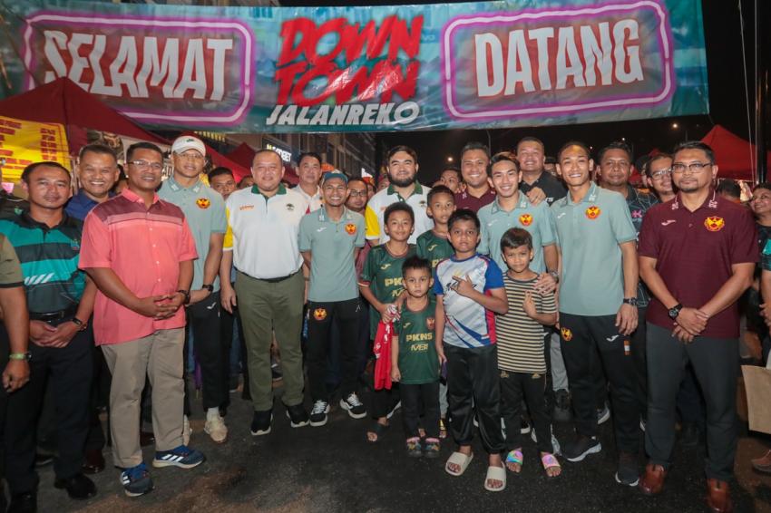 Raja Muda, pemain Selangor FC temu peminat di Downtown Jalan Reko