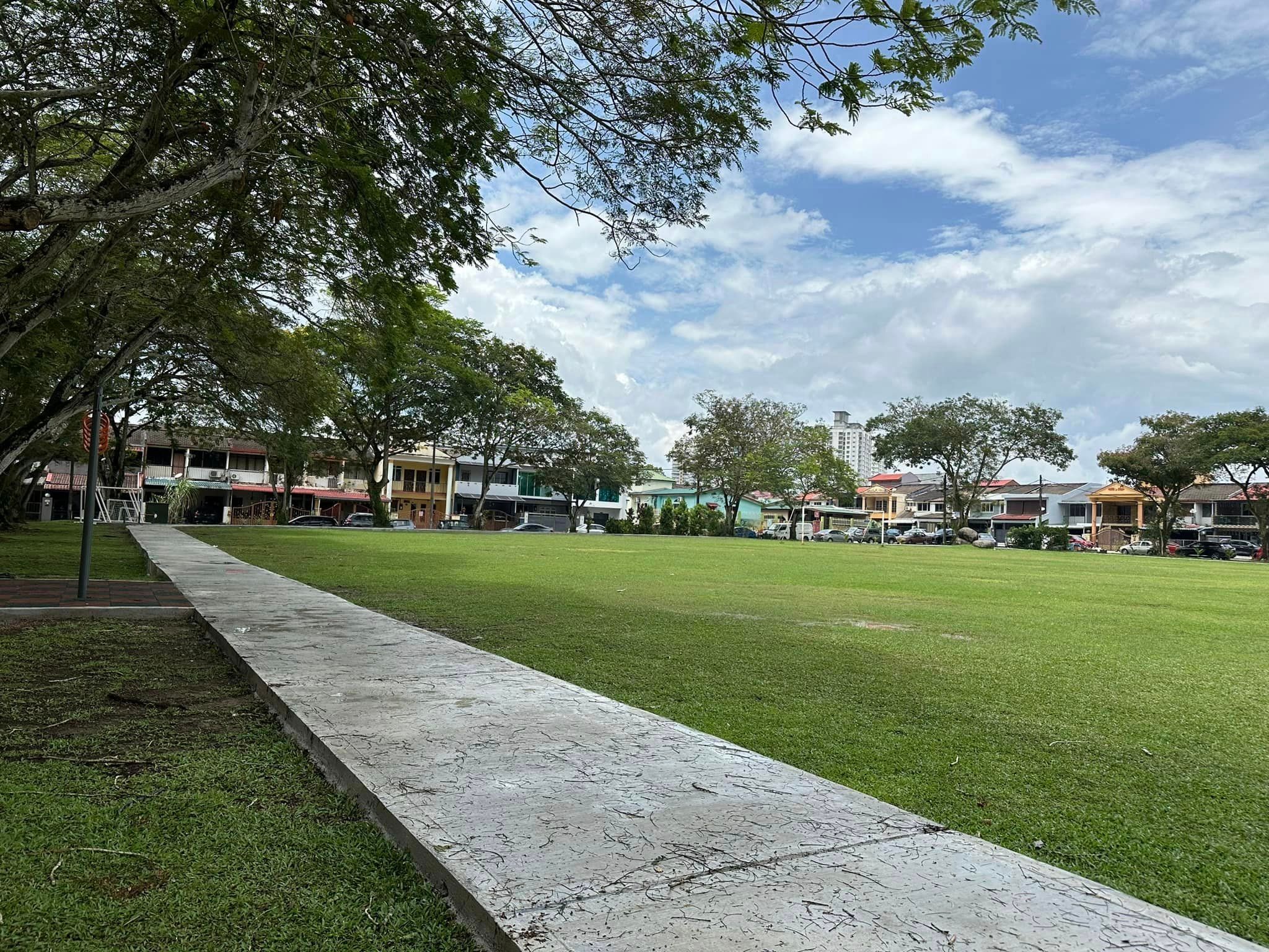 士拉央市会耗资9万提升  乌达玛花园8路草场焕然一新