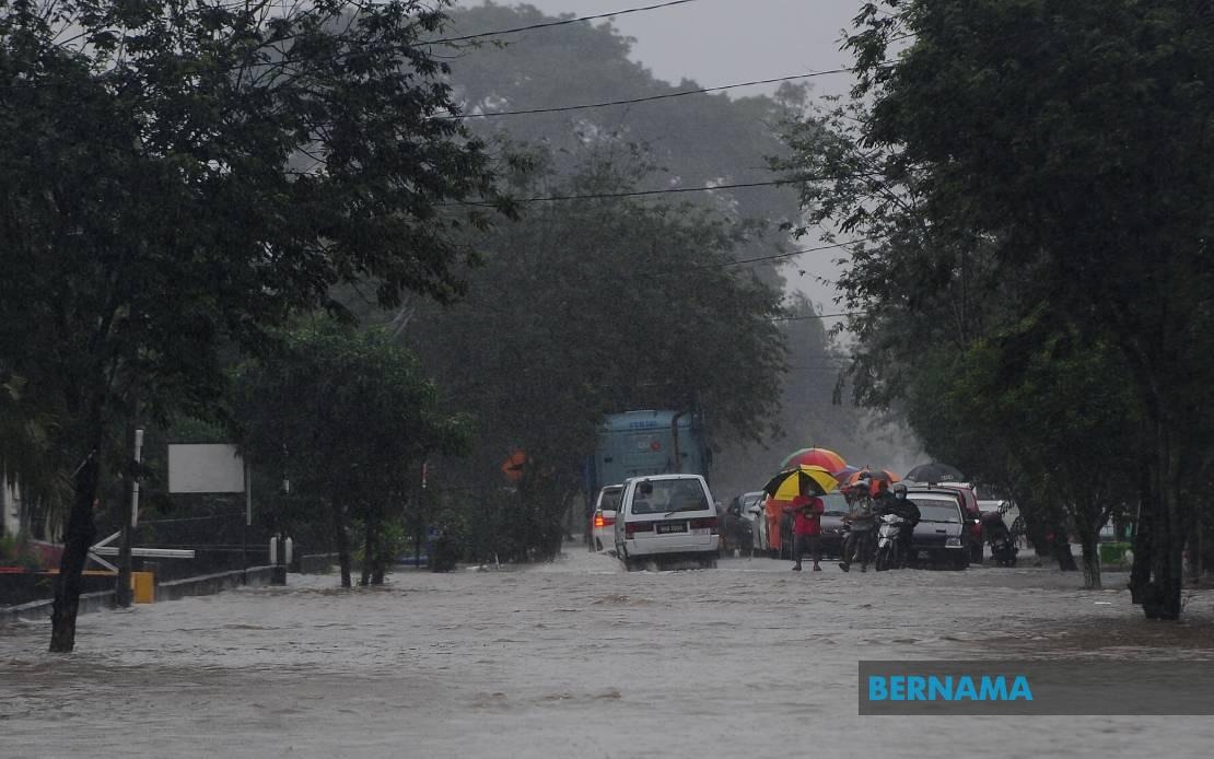 Flood: Two relief centres open in Selangor, one in N. Sembilan