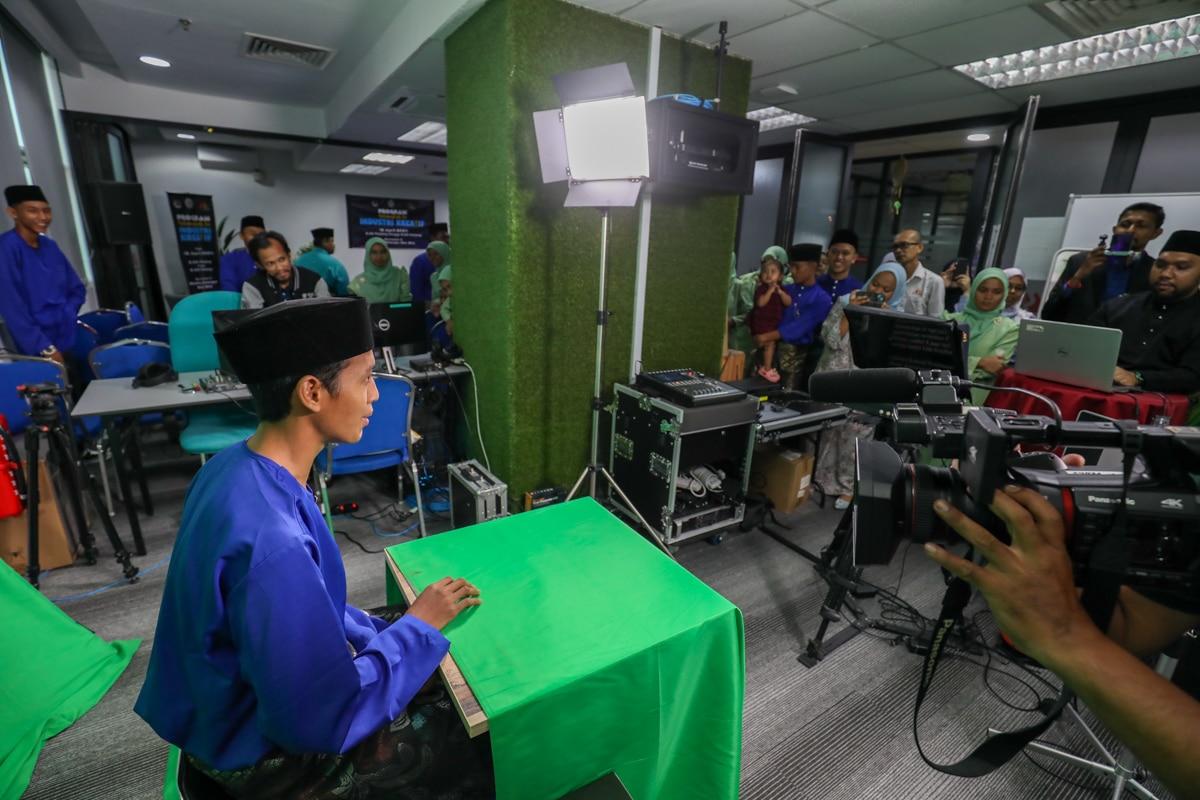 Penghuni Rumah Kasih Harmoni lawat Media Selangor, dekati dunia penyiaran