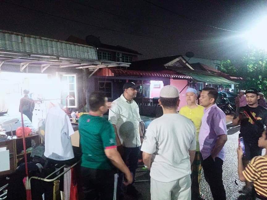 சுங்கை பூலோவில்  வெள்ளம்- பாதிக்கப்பட்டவர்களுக்கு  டத்தோ ரமணன் விரைந்து உதவி