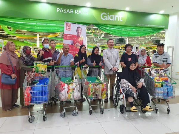 600 குறைந்த வருமானம் கொண்ட குடும்பங்கள் ஐடில்பித்ரி ஜோம் ஷாப்பிங் வவுச்சர்களைப் பெற்றன