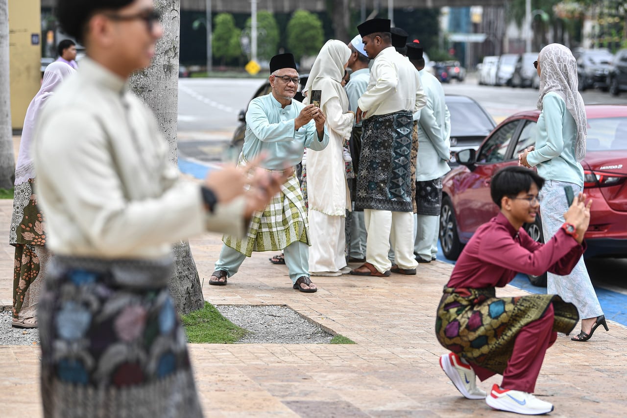 Gaya kaca mata berbentuk mata kucing jadi pilihan Aidilfitri
