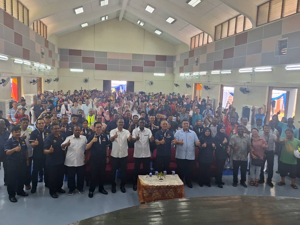 ``MOT`` மினி கார்னிவலுக்குச் சிறப்பு விருந்தினராக ஆட்சிக்குழு உறுப்பினர் வீ.பாப்பா ராய்டு வருகை