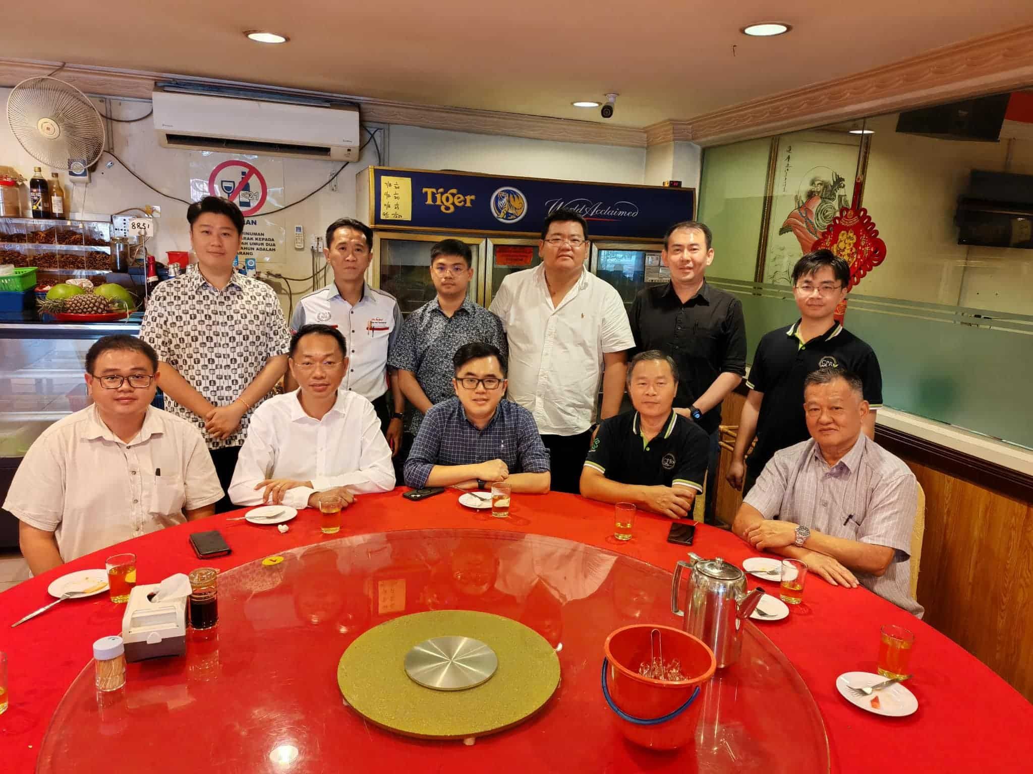 蔡伟杰与万挠商家会面  集思广益推动社区经济